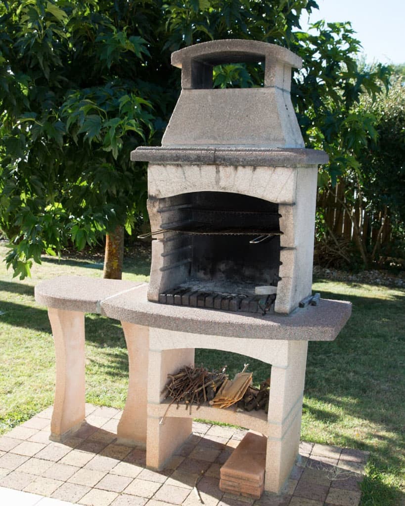 Barbacoas para jardín de piedra en Melide