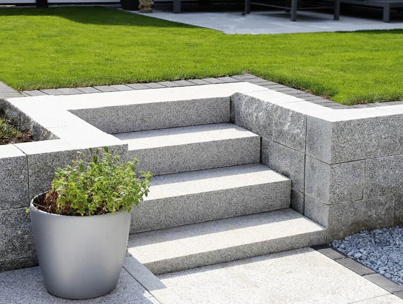 Escaleras en piedra en Melide